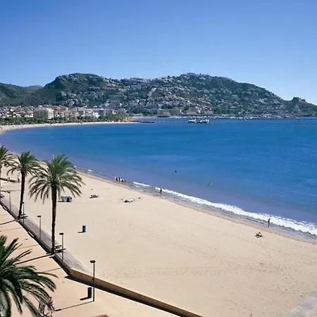 Pour 4 Personnes A 2 Pas De La Apartment Roses